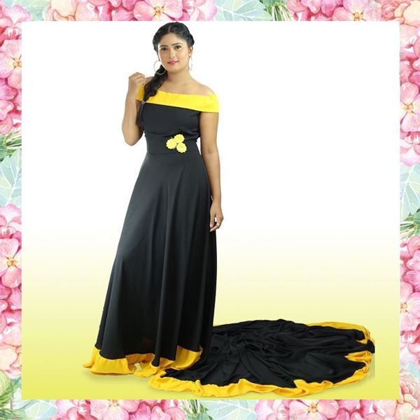 Off-shoulder two-color pre-shoot  dress with tail